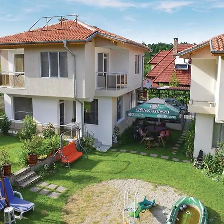 Four-bedroom Holiday In Village * Velika