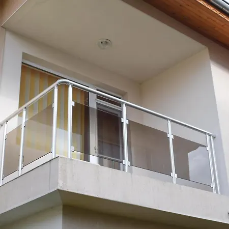Σπίτι διακοπών Four-bedroom Holiday In Village