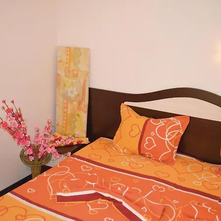 Σπίτι διακοπών Four-bedroom Holiday In Village Velika